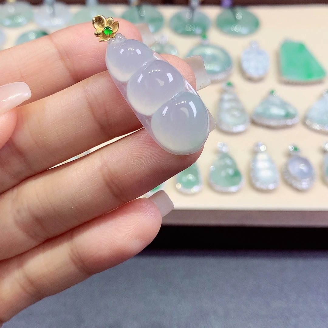 翡翠18K金镶嵌颈饰翡翠