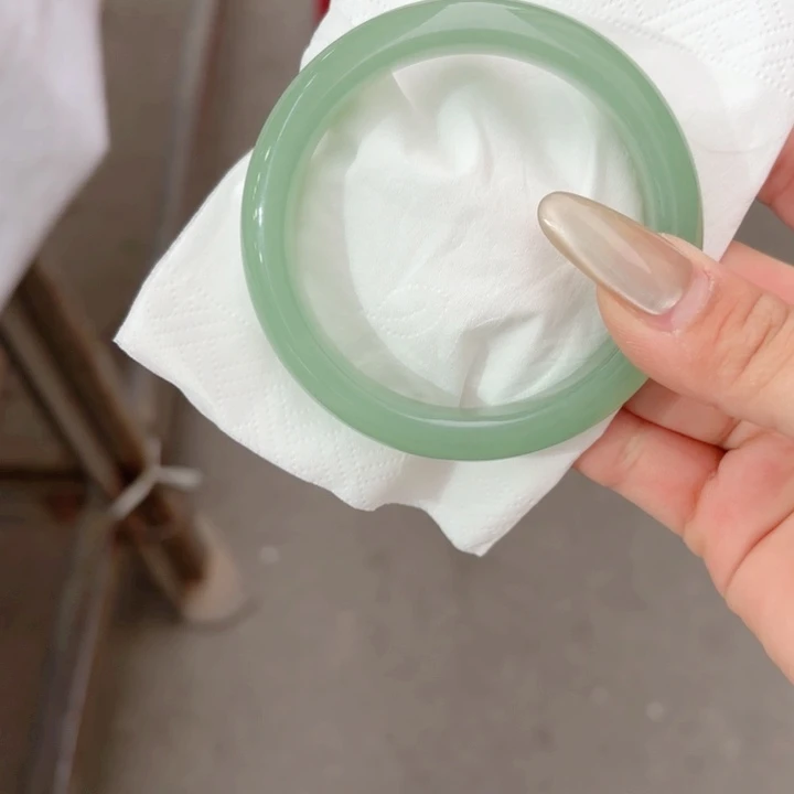 东陵石手镯未镶嵌