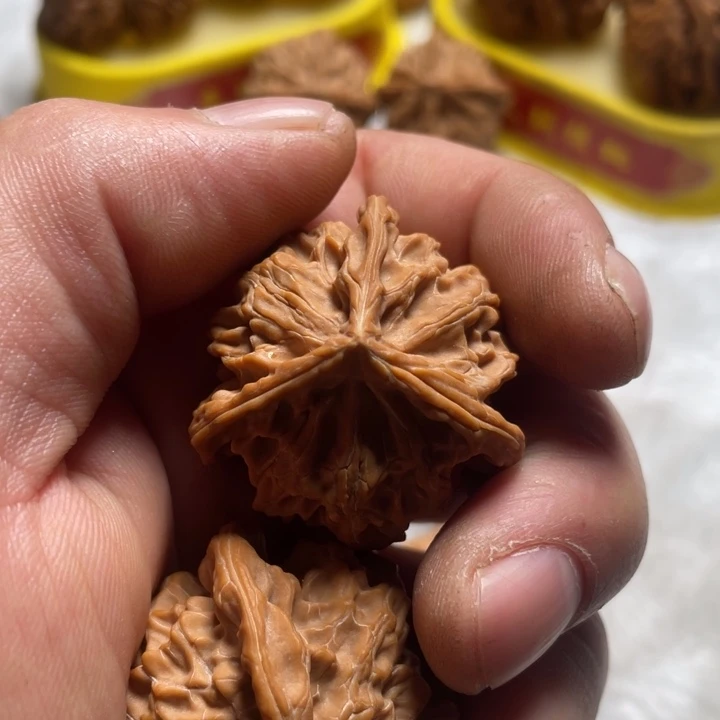 把件桃核缘盘山三棱