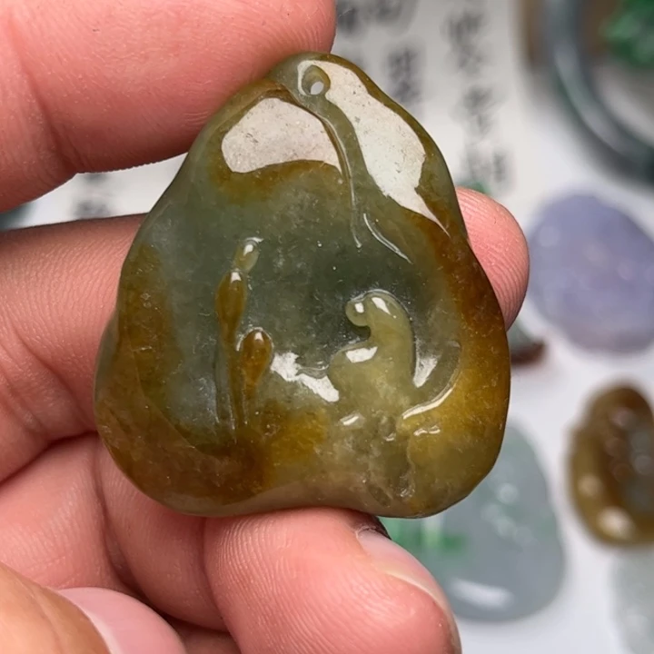 翡翠未镶嵌颈饰悟道