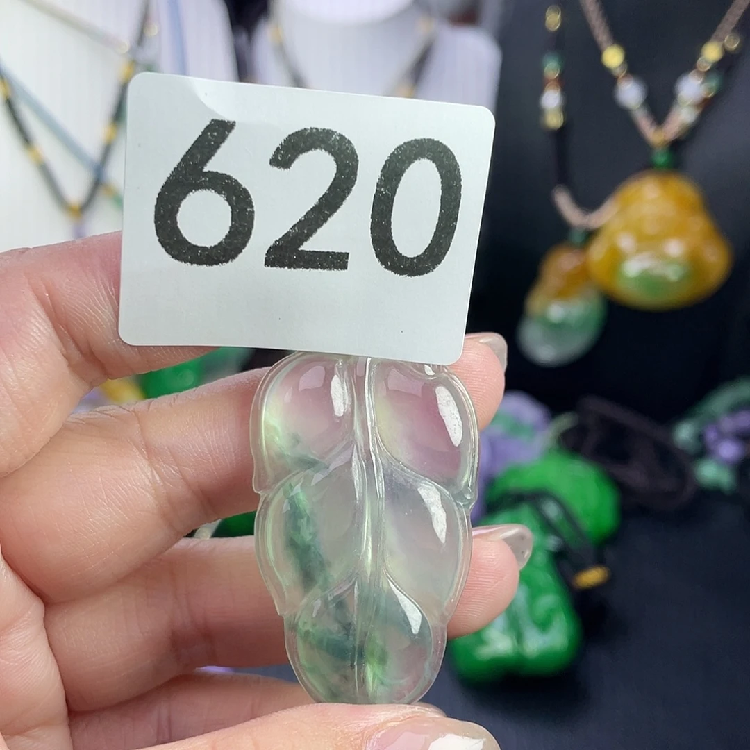翡翠未镶嵌吊坠(赠链)