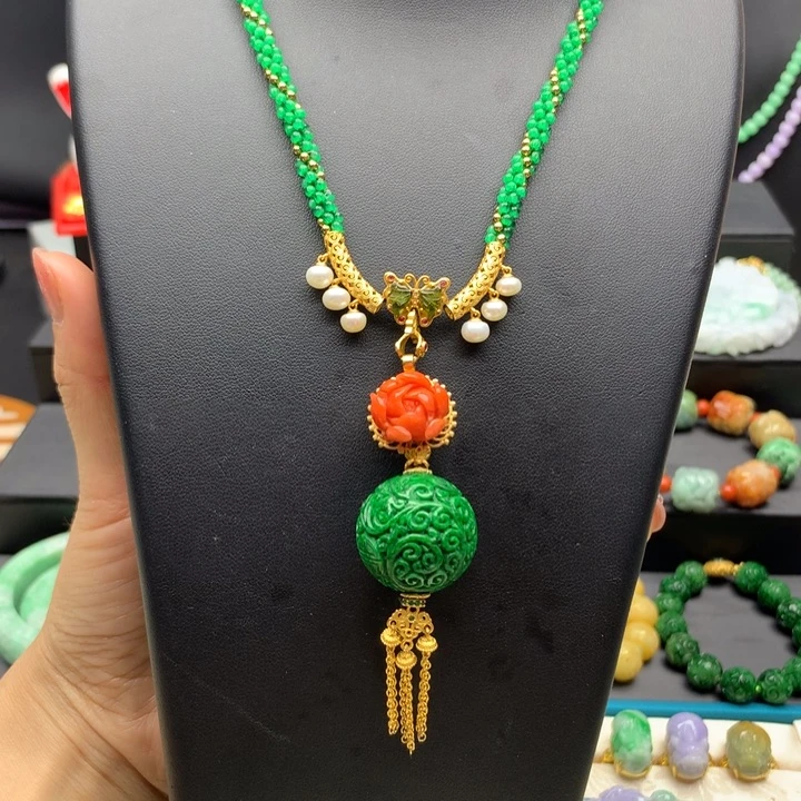 翡翠未镶嵌颈饰翡翠球