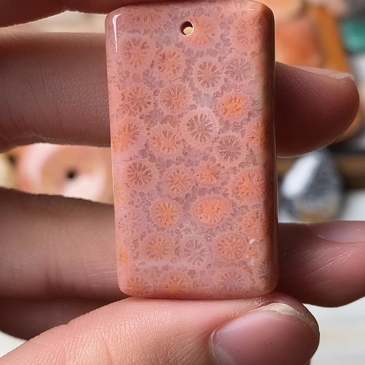 S***硅化玉未镶嵌颈饰