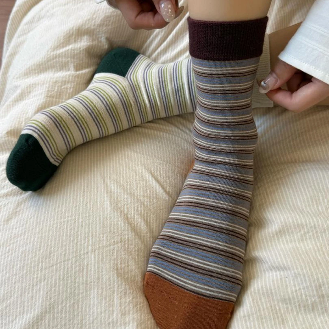 早秋款复古港风女袜细横条彩色休闲风撞色条纹中筒袜可露丽棉袜jx
