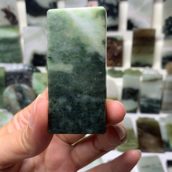 独山玉未镶嵌颈饰