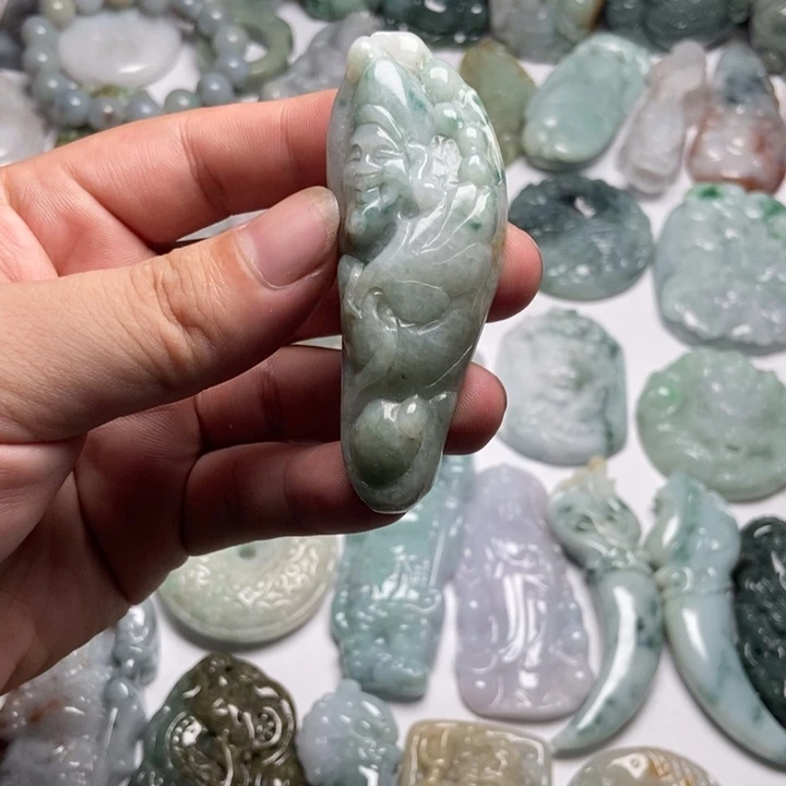 翡翠未镶嵌颈饰济公75
