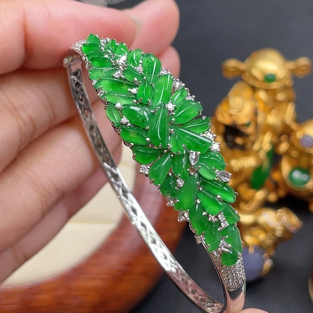 翡翠18K金镶嵌手镯绿蛋面手镯