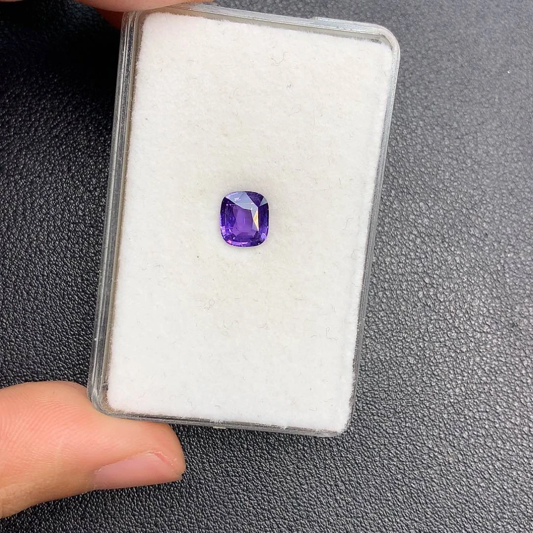 蓝宝石裸石未镶嵌