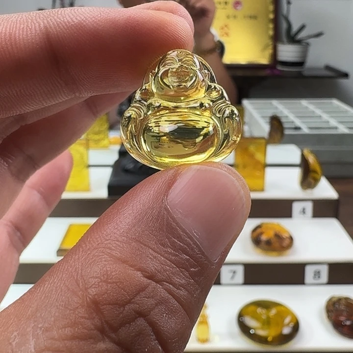琥珀未镶嵌颈饰佛公