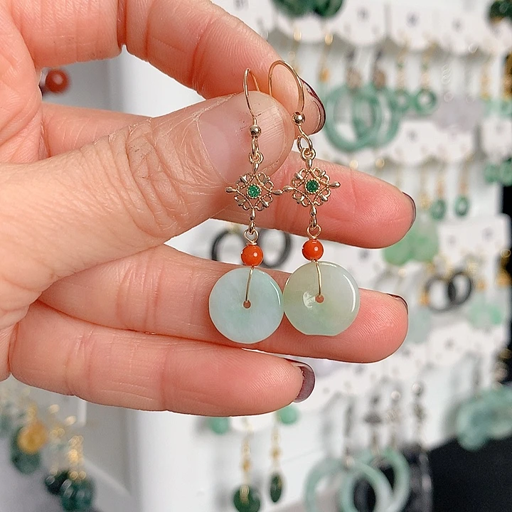 翡翠耳饰未镶嵌山****帘翡翠