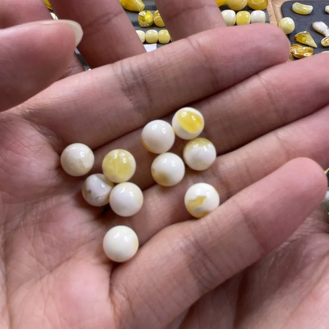 老***何琥珀未镶嵌裸石金白