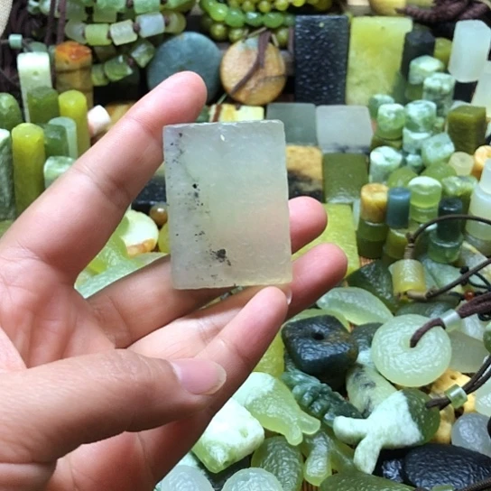 未镶嵌岫玉吊坠岫