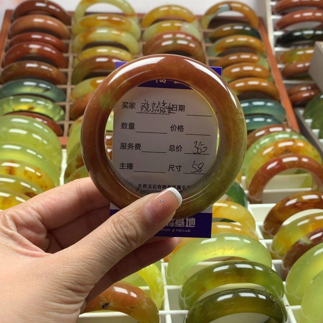 蛇纹石玉手镯未镶嵌辣**啦