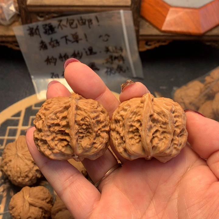 @***生把件文玩核桃白狮子