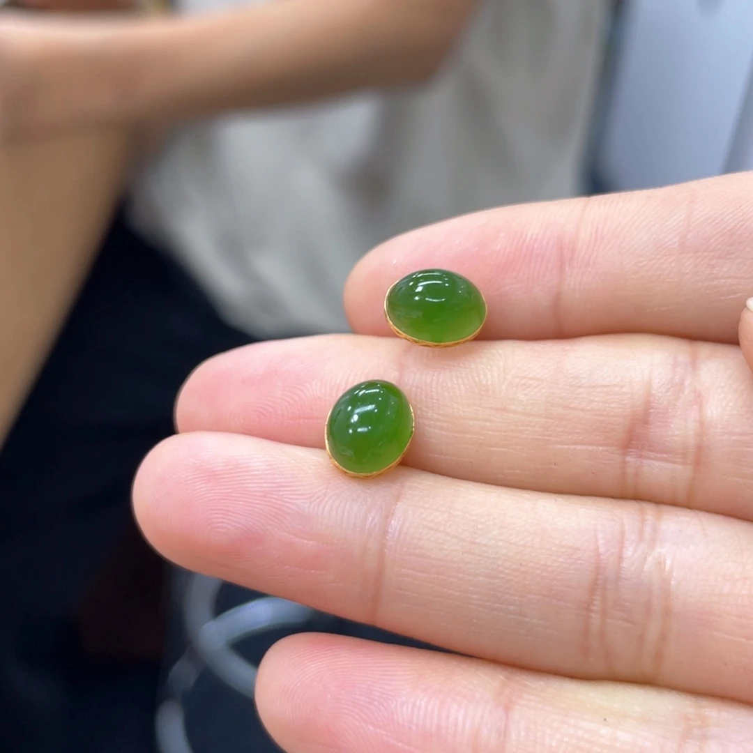 18K金镶嵌和田玉耳饰