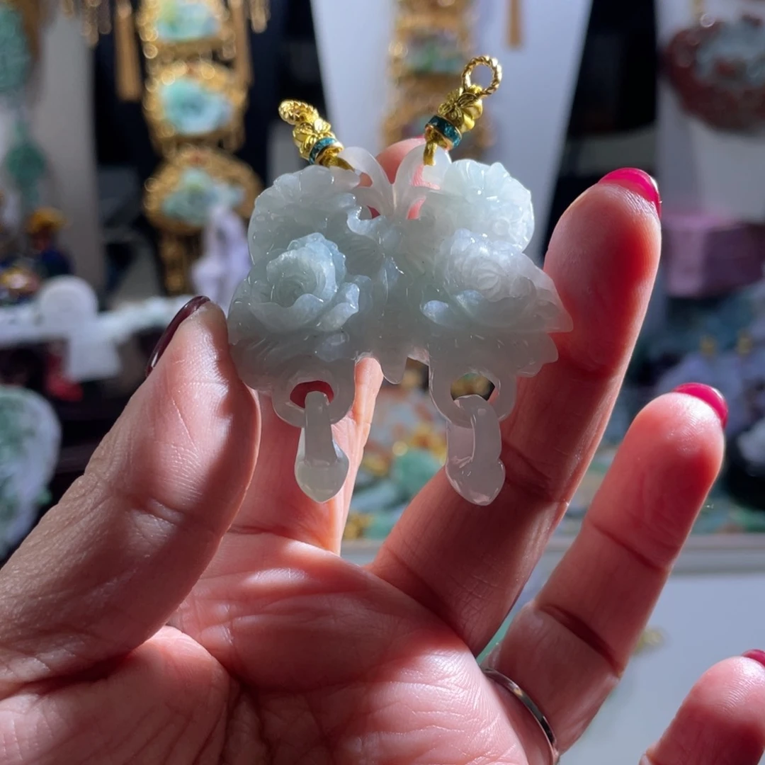 翡翠颈饰未镶嵌翡翠蝶恋花吊