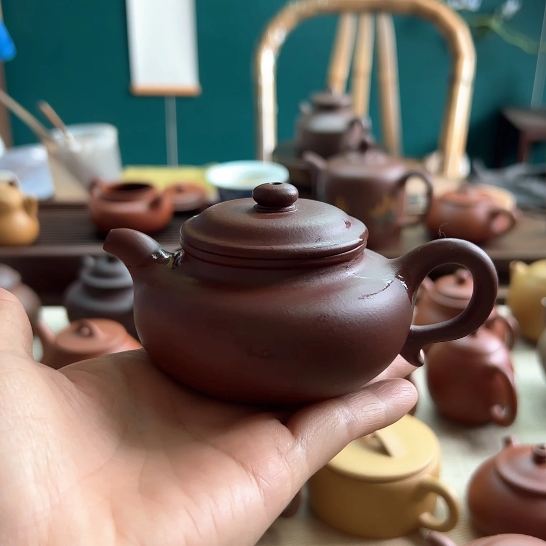 紫砂茶壶原矿泥料手工制作