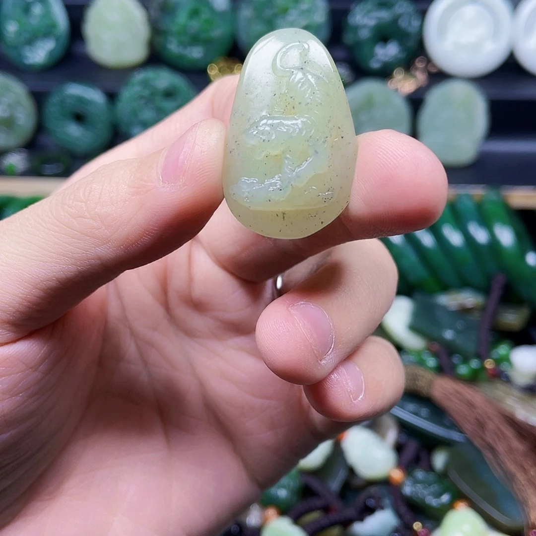 和田玉未镶嵌珠宝奇石