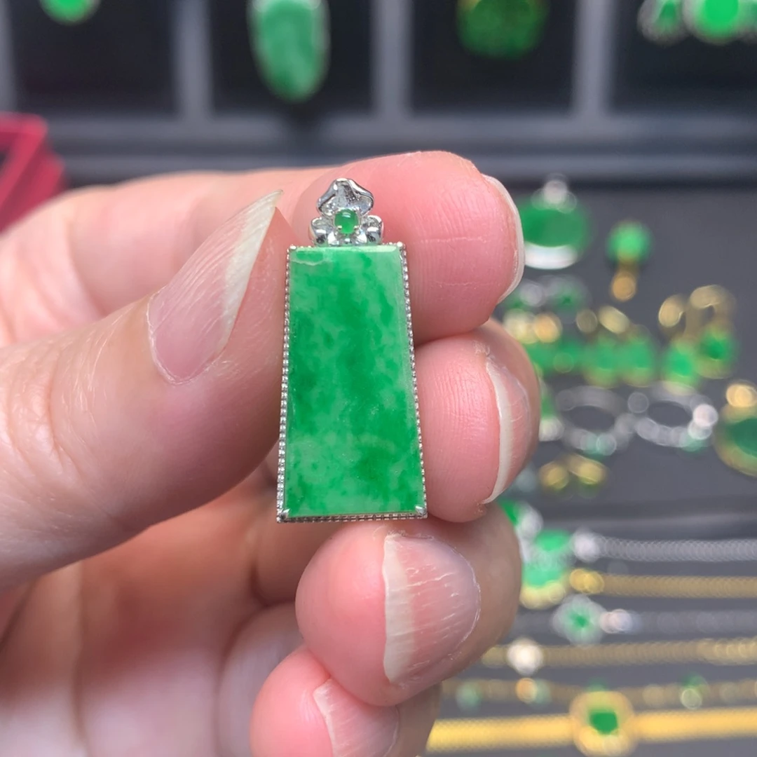 翡翠18K金镶嵌吊坠(不含链)有纹裂