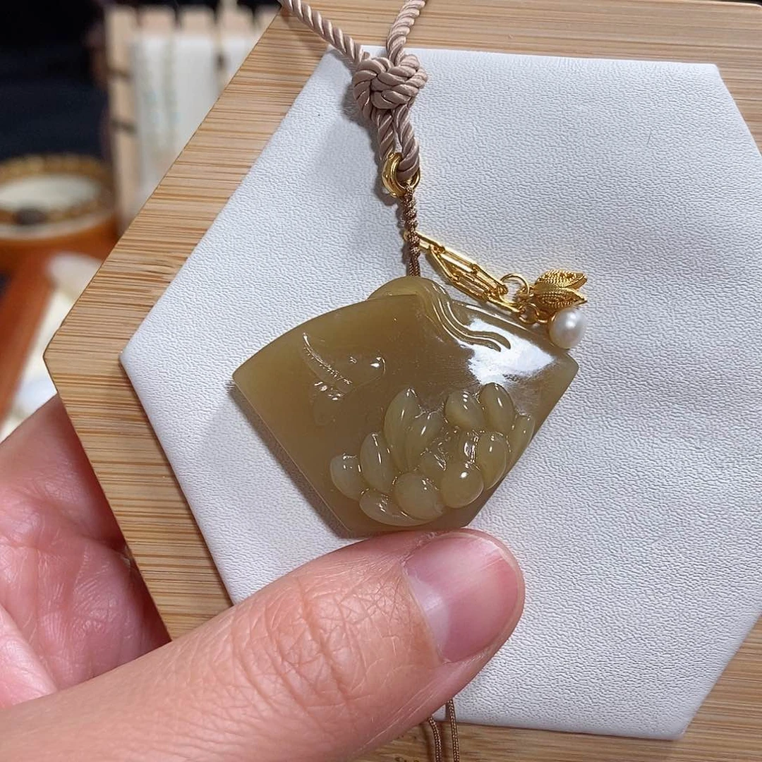 和田玉颈饰未镶嵌