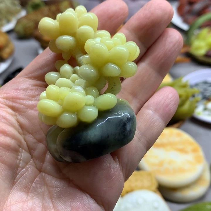 蛇纹石玉未镶嵌摆件文*心