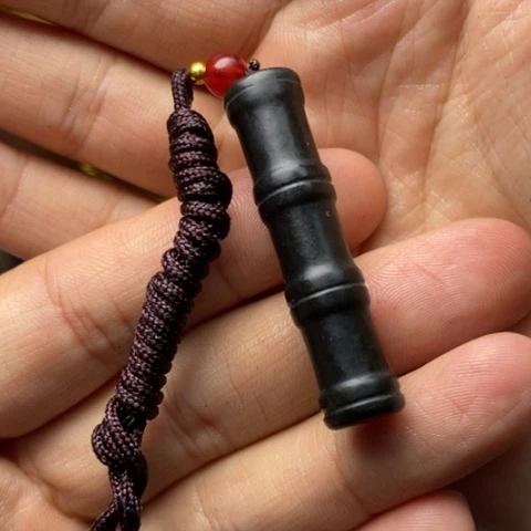 杨***臣和田玉未镶嵌颈饰