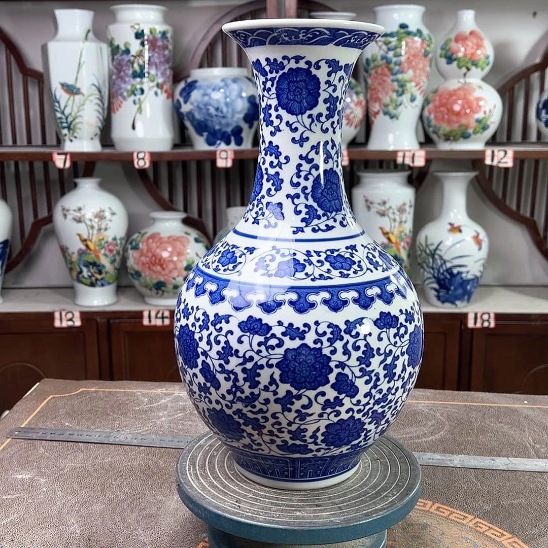 摆件景德镇陶瓷缠枝