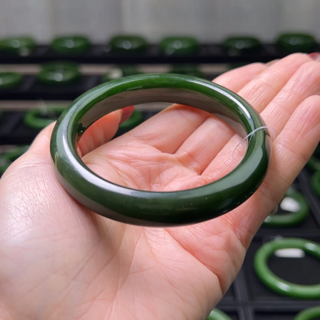 和田玉（碧玉）未镶嵌手镯