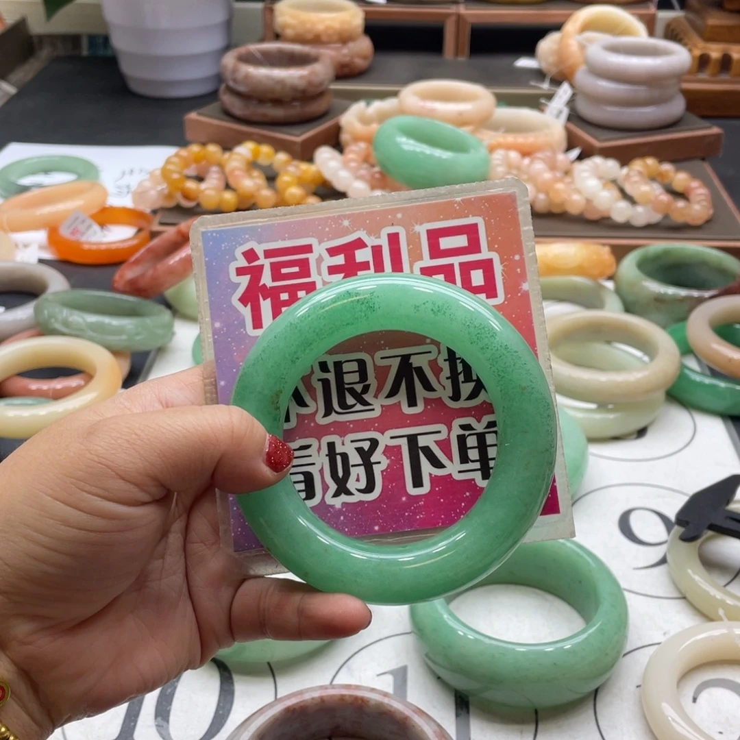 儒***）石英岩玉未镶嵌手镯