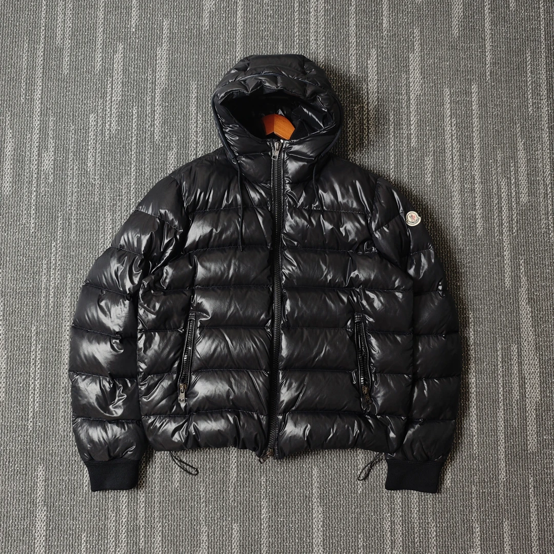 99新 MONCLER 漆面尼龙徽标压纹羽绒服/6码/9894