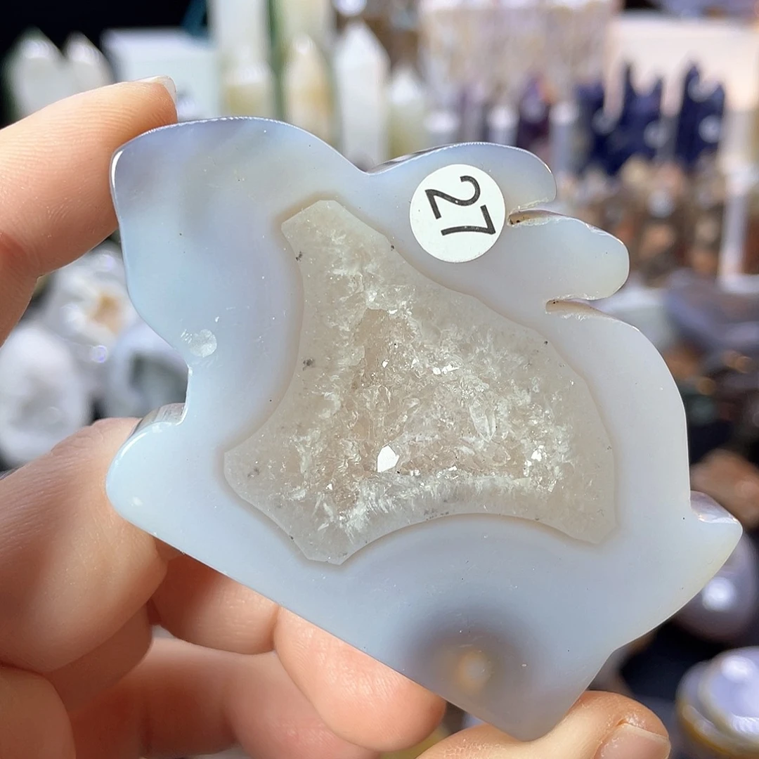 水晶码瑙晶洞小兔儿未镶嵌
