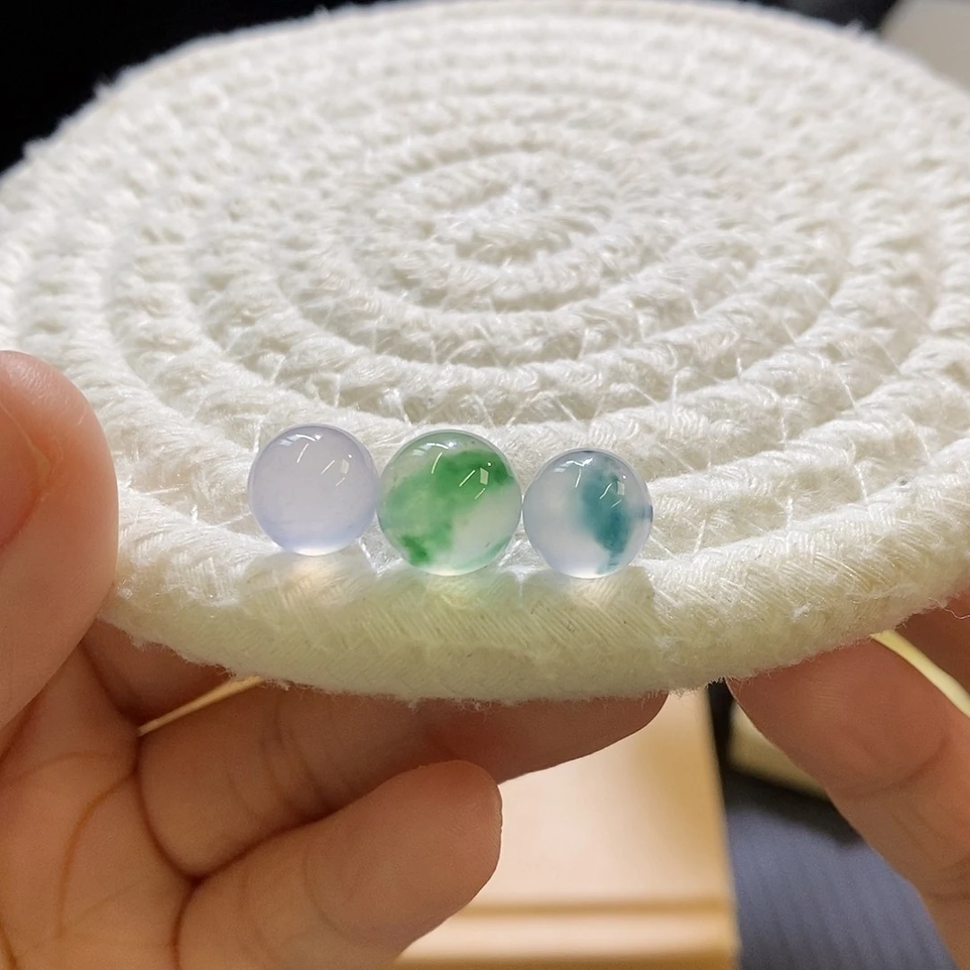 未镶嵌摆件翡翠价格不同 多样性发其一