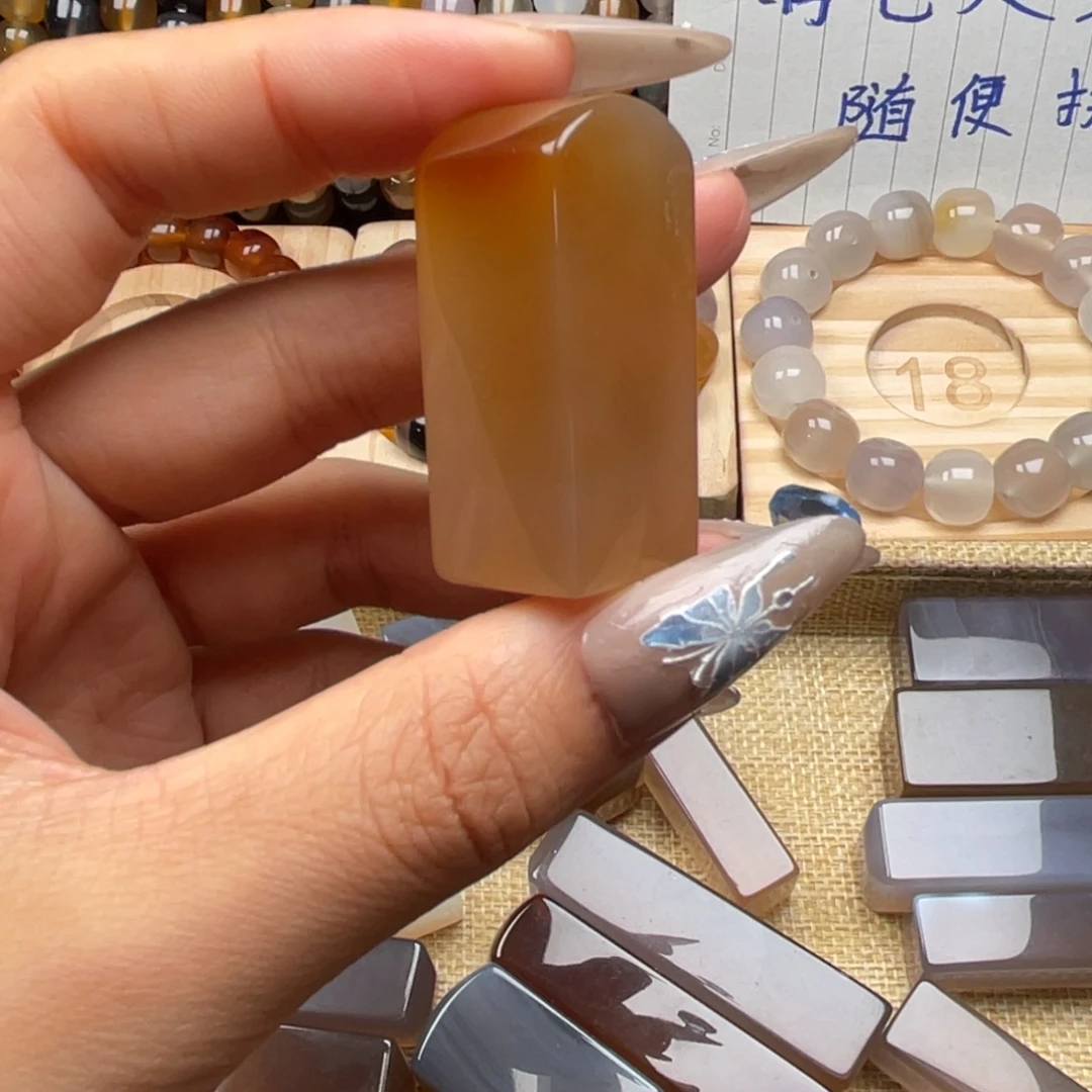 玛瑙/玉髓未镶嵌珠宝奇石