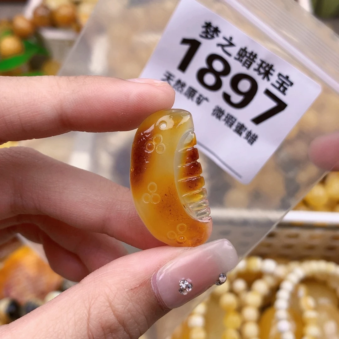 未镶嵌琥珀珠宝奇石