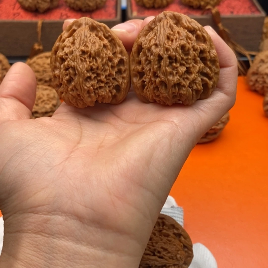 亮***生文玩核桃把件三角凹