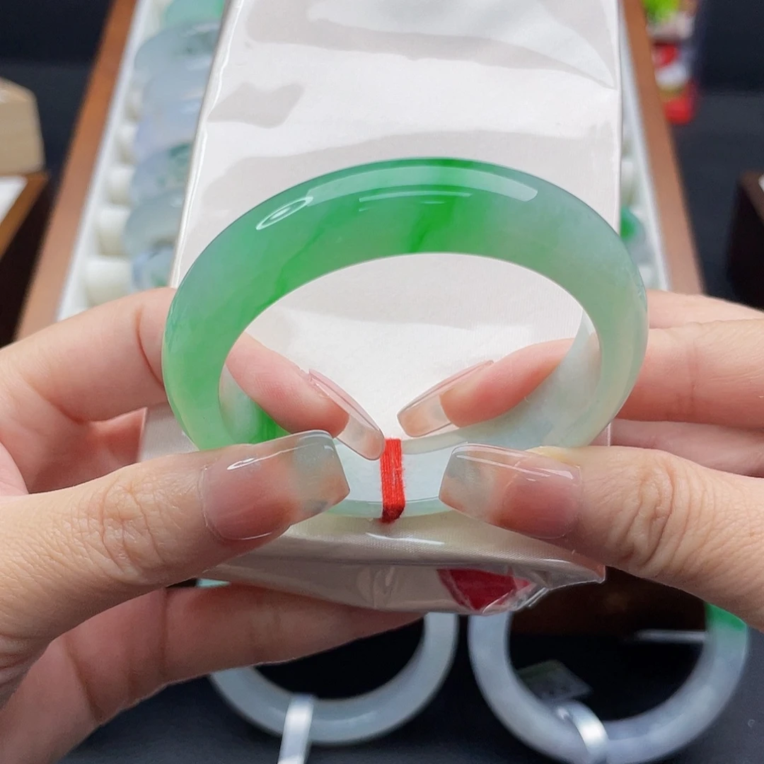 翡翠未镶嵌手镯50.5白底青