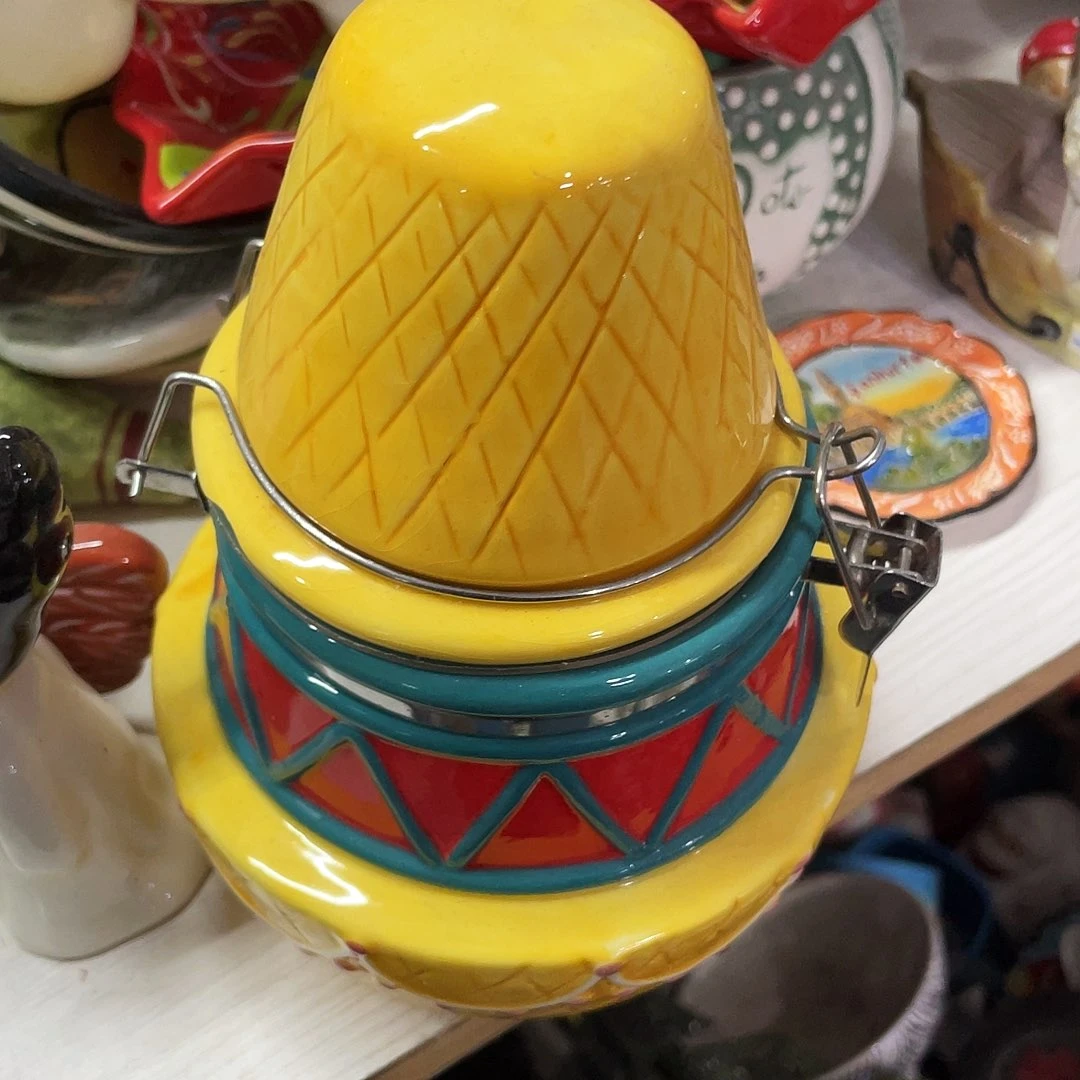 摆件  磕碰。 封釉。