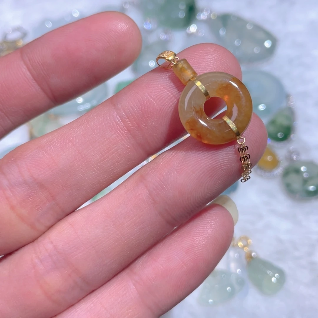 翡翠18K金镶嵌颈饰翡翠