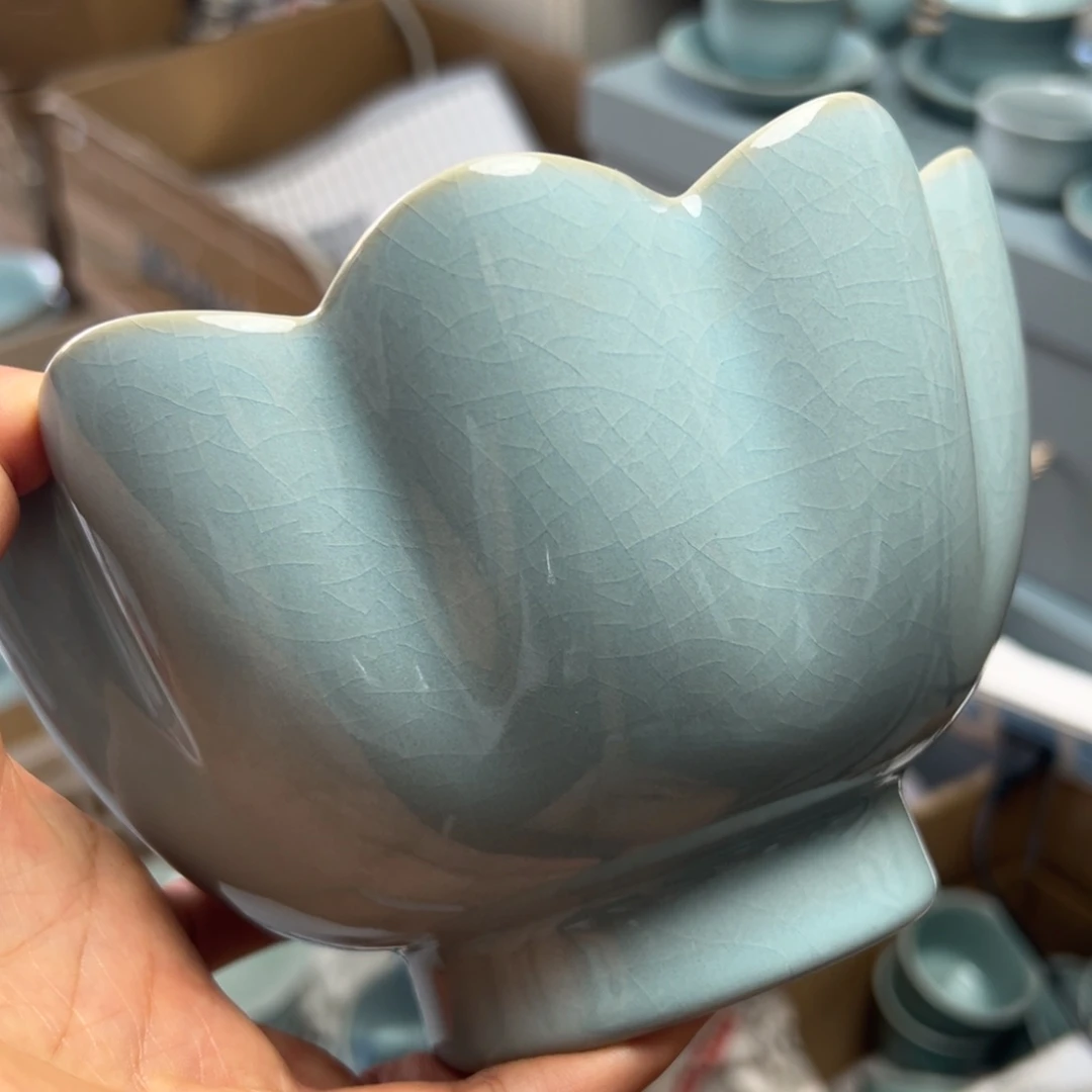 天青色莲花碗微微瑕