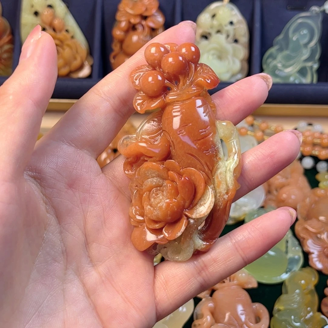 蛇纹石玉未镶嵌颈饰瓜**绵
