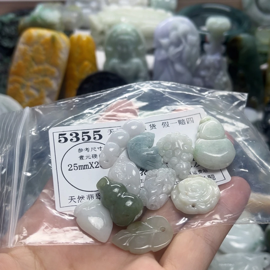 翡翠未镶嵌颈饰5355