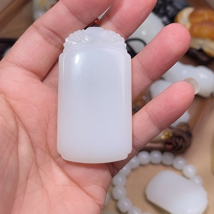 我***和田玉未镶嵌颈饰