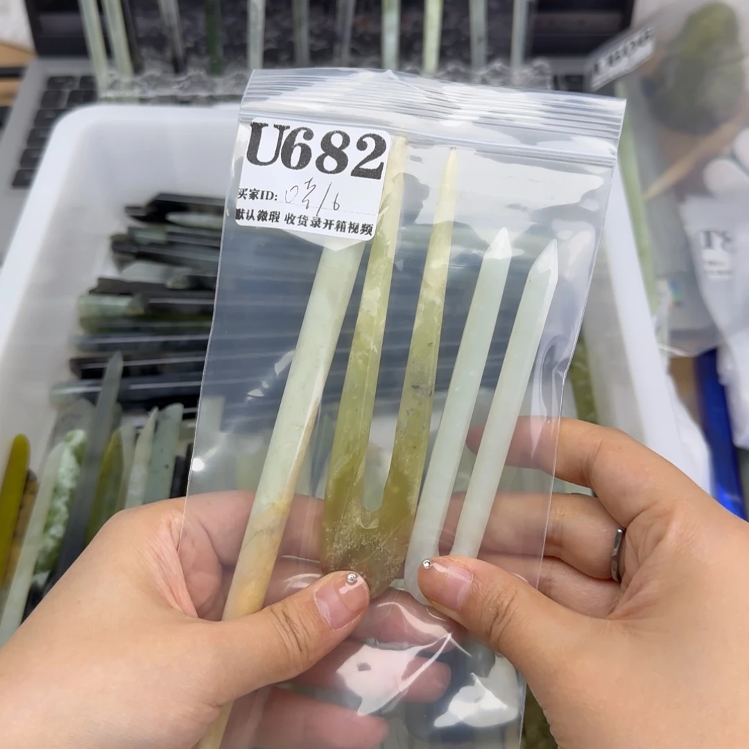 嘻***嘻蛇纹石玉合金发饰