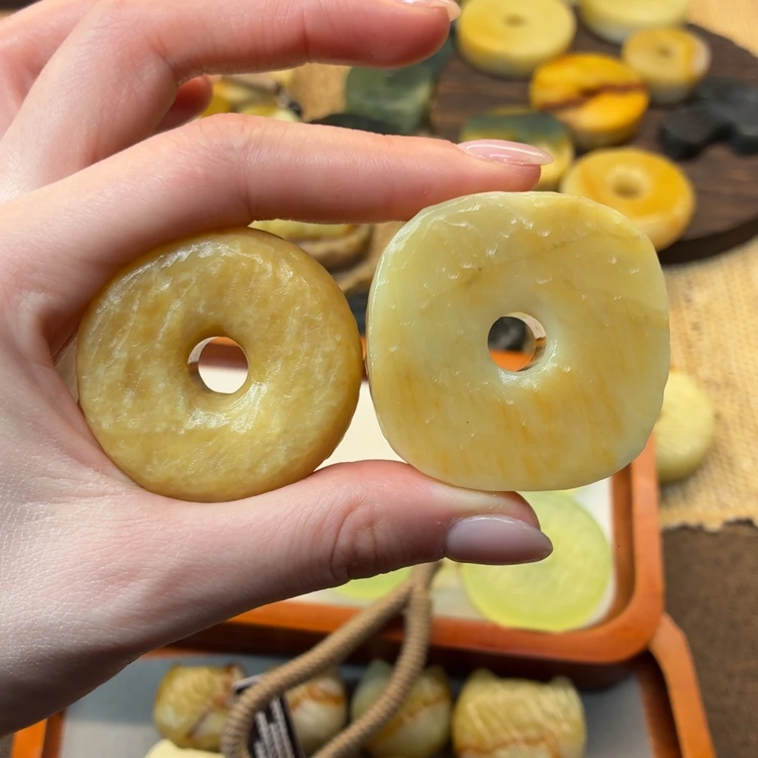 好***⁰蛇纹石玉未镶嵌颈饰
