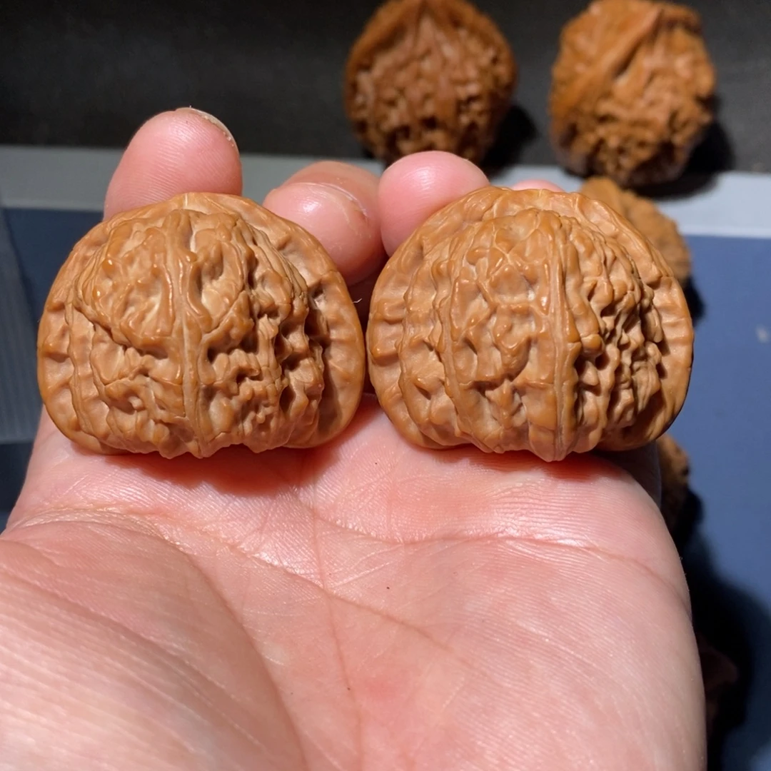 文玩核桃吊坠白狮子39