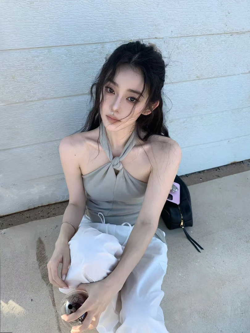 2025夏季新款法式高级感辣妹扭结挂脖背心上衣配高腰休闲裤两件套