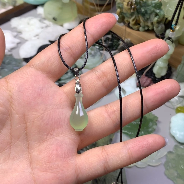 合金蛇纹石玉颈饰