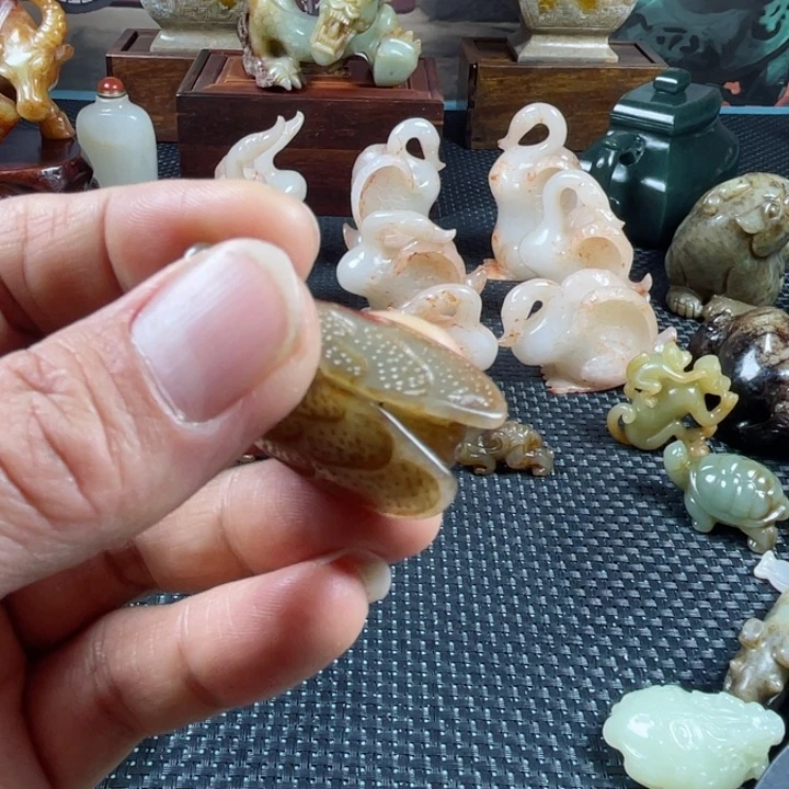 和田玉颈饰未镶嵌强*?