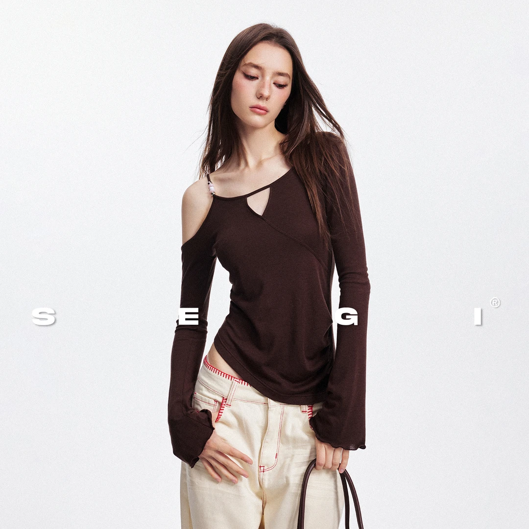 SEGI 原创设计早秋新款露肩串珠小V领捏褶喇叭长袖女针织打底衫