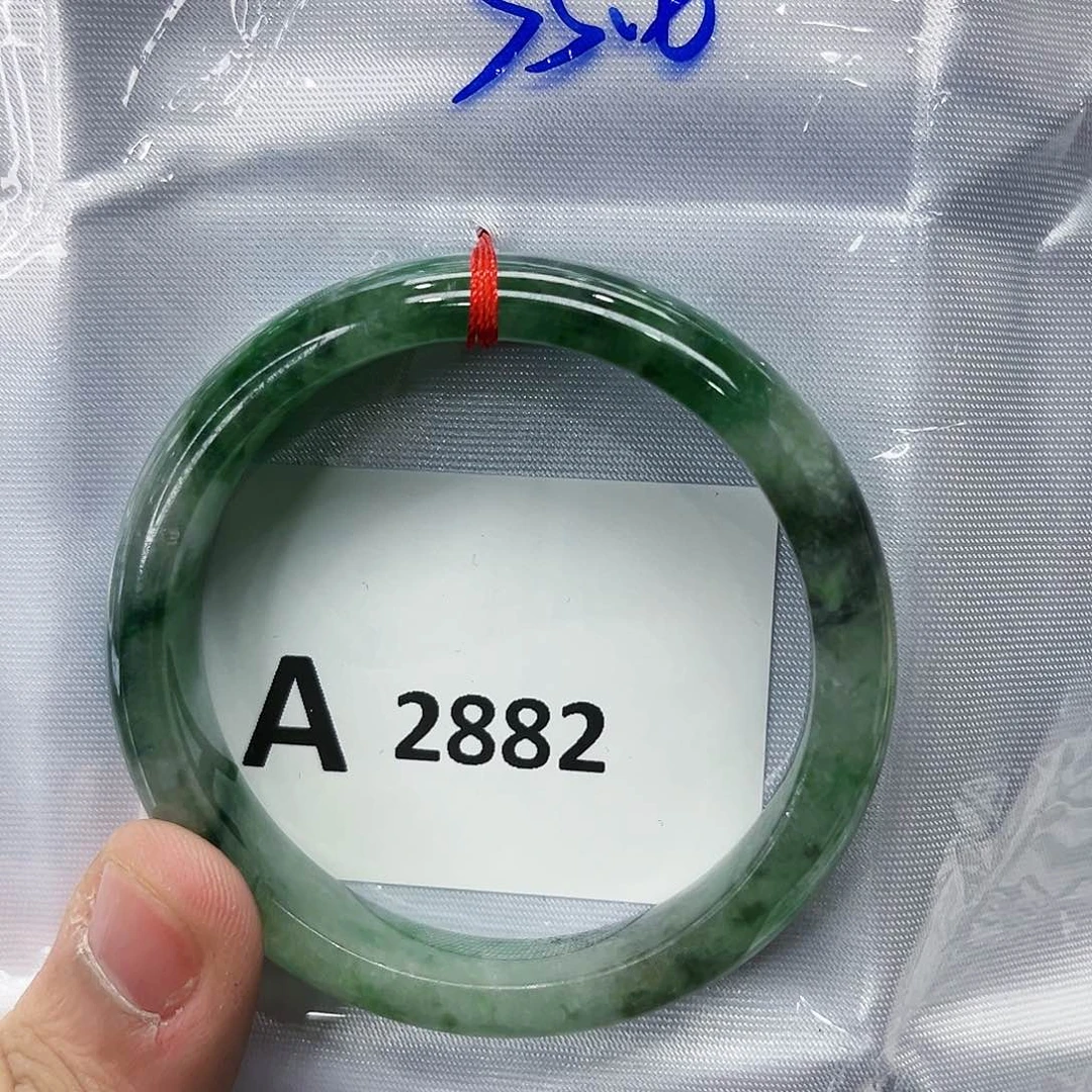 翡翠手镯未镶嵌多样性